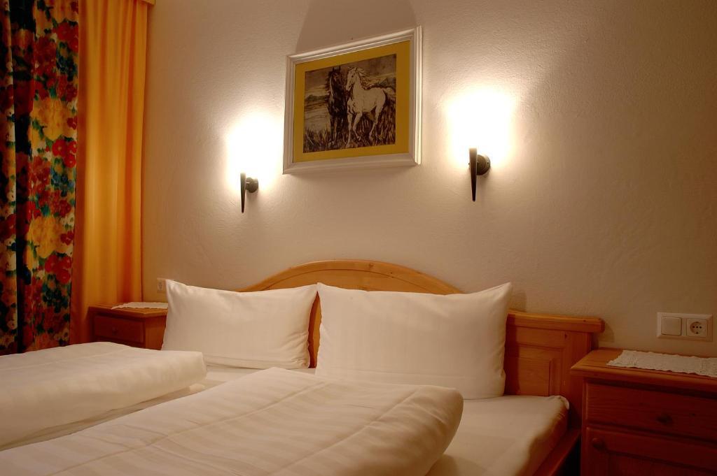 Gasthof Neumeister Stumm Room photo
